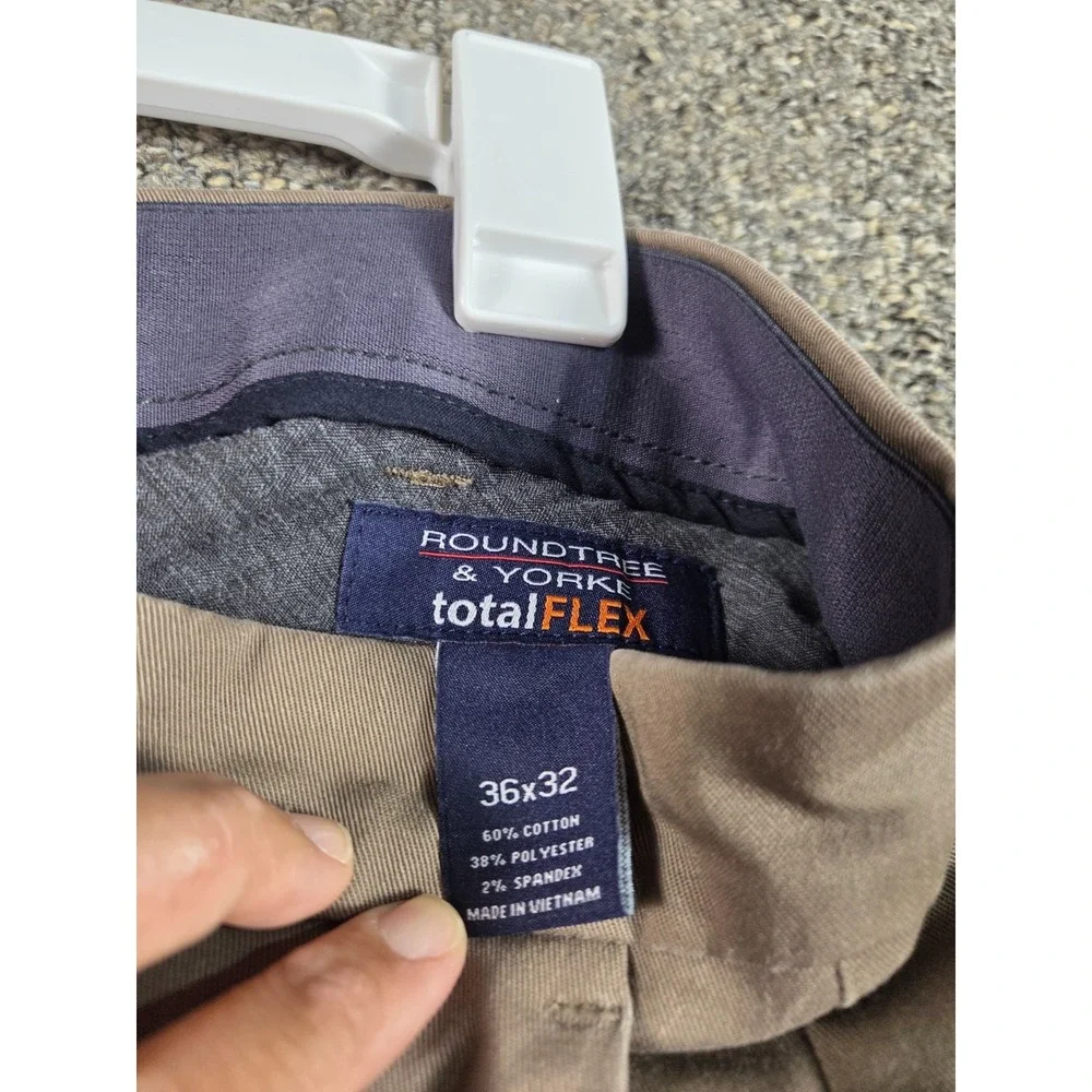 Roundtree & Yorke Total Flex‎ Dress Pants Men's 36x32 Khaki Brown Front Stretch
